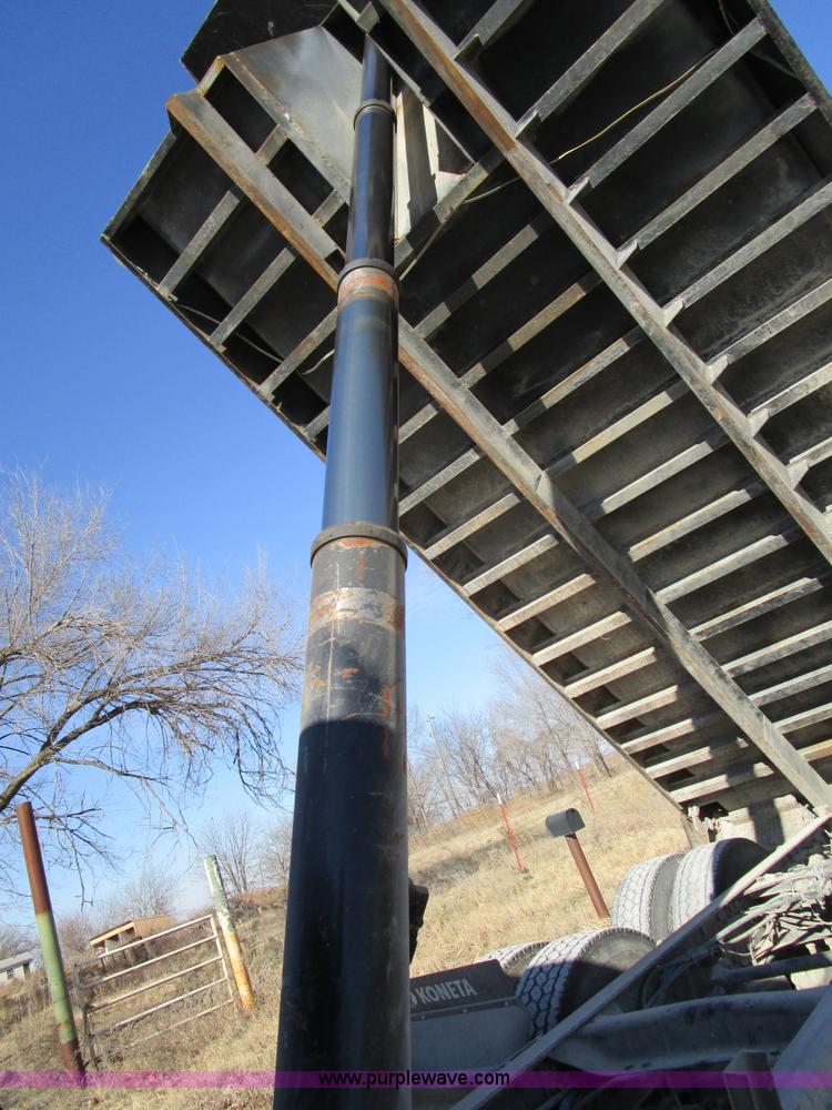 image for item D2253 1998 Freightliner FLD112 dump truck