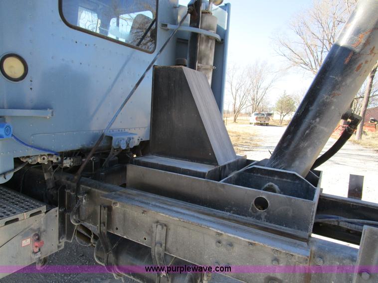 image for item D2253 1998 Freightliner FLD112 dump truck