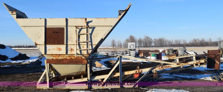 image for item E6062 Aggregate hopper and conveyor