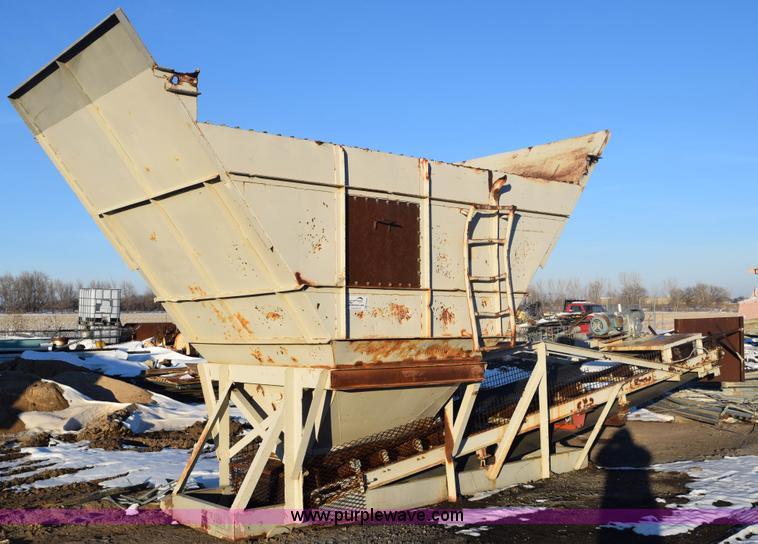 image for item E6062 Aggregate hopper and conveyor