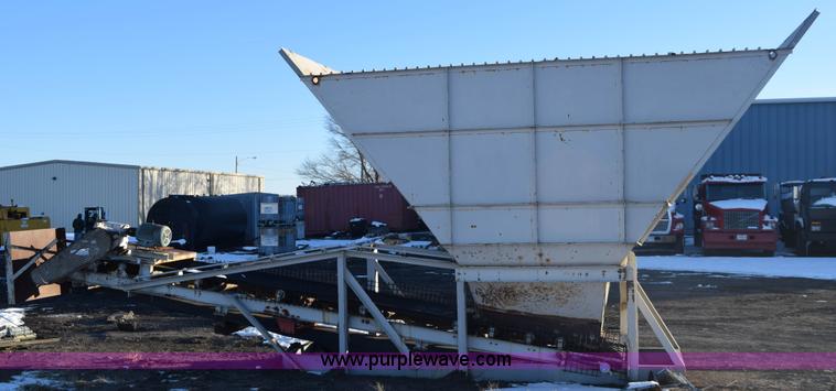 image for item E6062 Aggregate hopper and conveyor