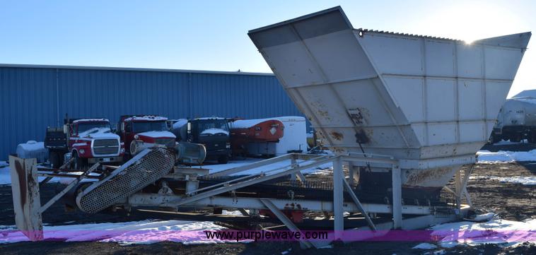 image for item E6062 Aggregate hopper and conveyor