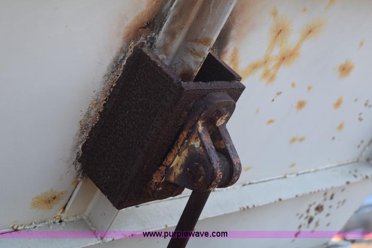 image for item E6062 Aggregate hopper and conveyor