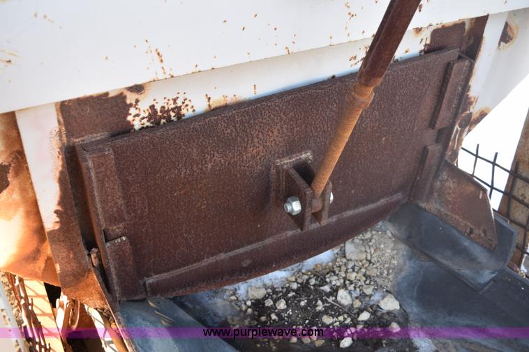 image for item E6062 Aggregate hopper and conveyor