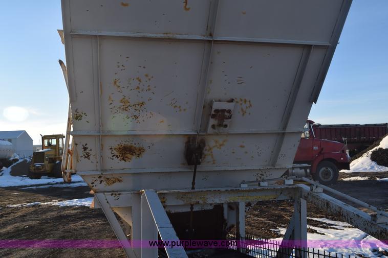 image for item E6062 Aggregate hopper and conveyor