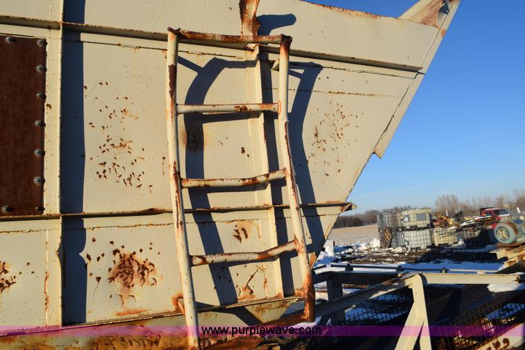 image for item E6062 Aggregate hopper and conveyor