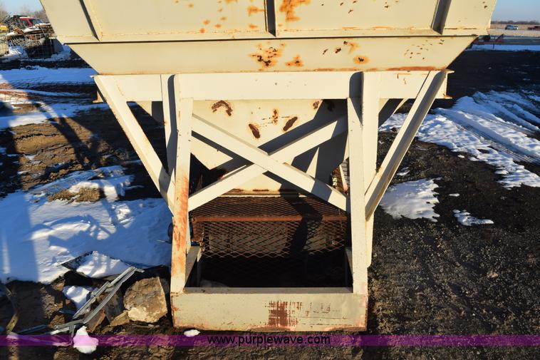 image for item E6062 Aggregate hopper and conveyor