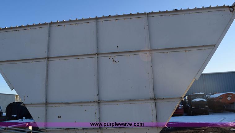 image for item E6062 Aggregate hopper and conveyor