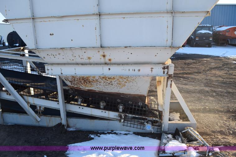 image for item E6062 Aggregate hopper and conveyor