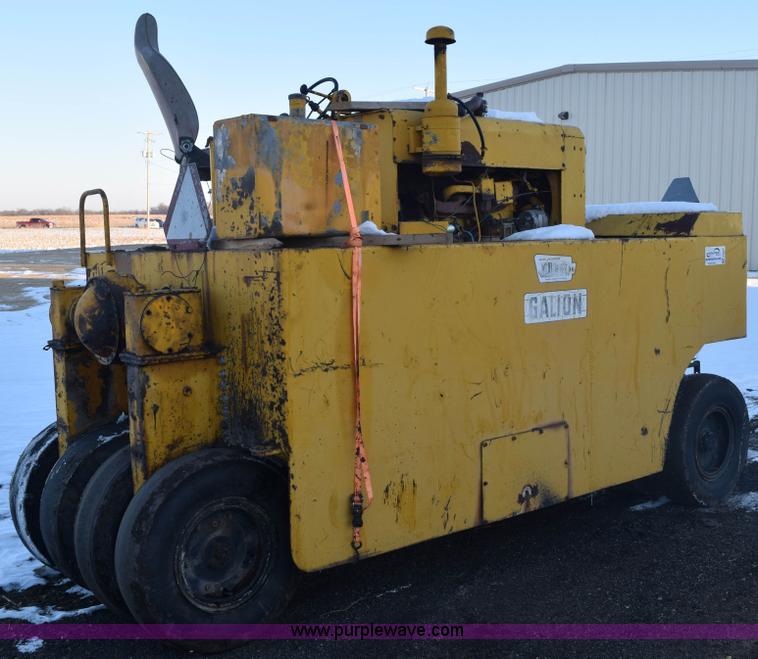 image for item E6065 Galion pneumatic roller