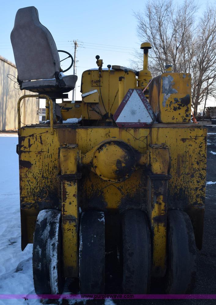 image for item E6065 Galion pneumatic roller