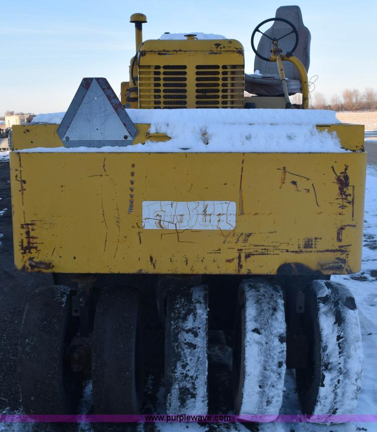 image for item E6065 Galion pneumatic roller