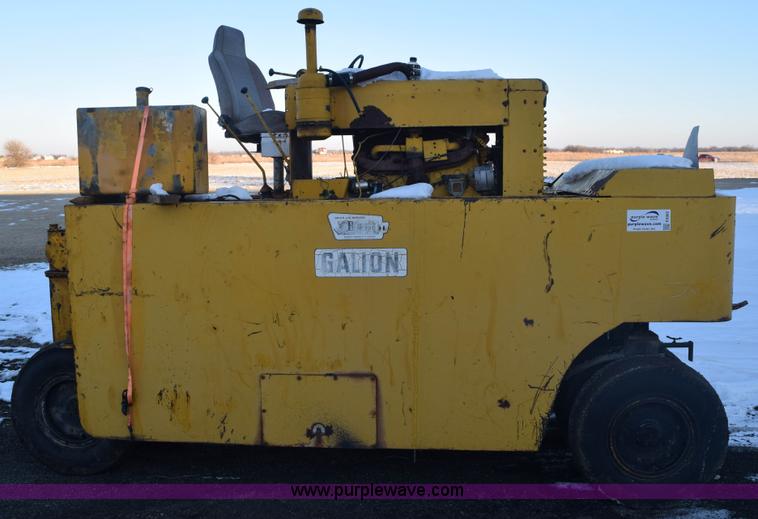 image for item E6065 Galion pneumatic roller