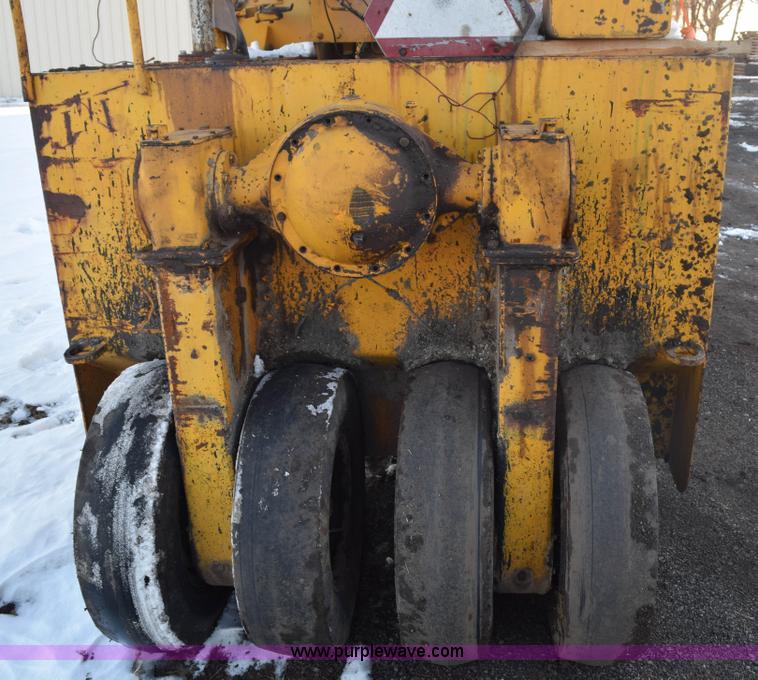 image for item E6065 Galion pneumatic roller