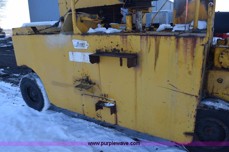 image for item E6065 Galion pneumatic roller