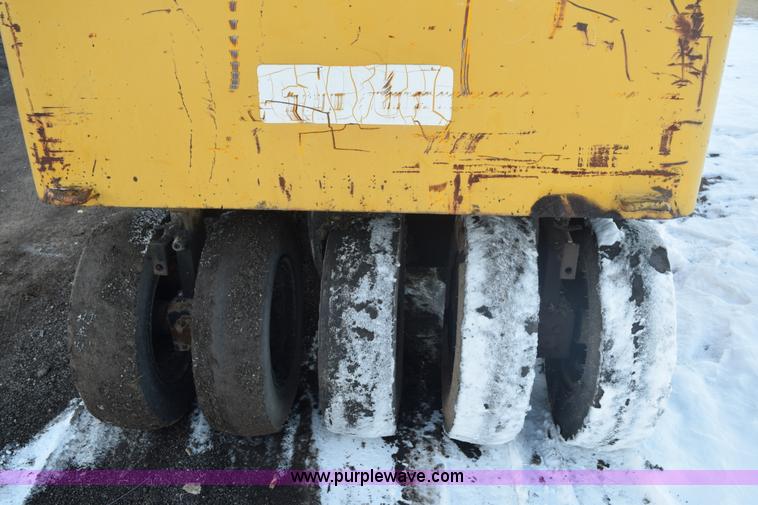 image for item E6065 Galion pneumatic roller