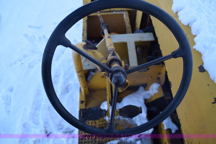 image for item E6065 Galion pneumatic roller