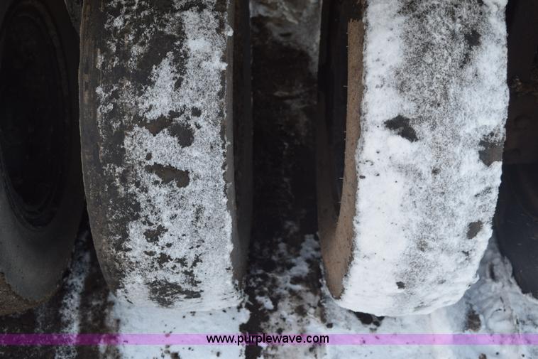 image for item E6065 Galion pneumatic roller