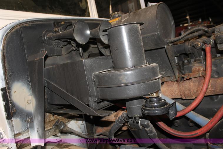 image for item F3420 1985 Am General M931 semi truck