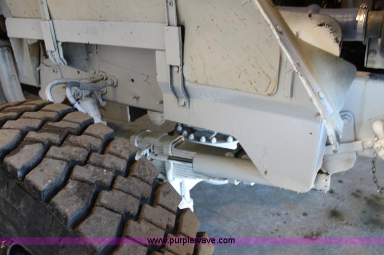 image for item F3420 1985 Am General M931 semi truck