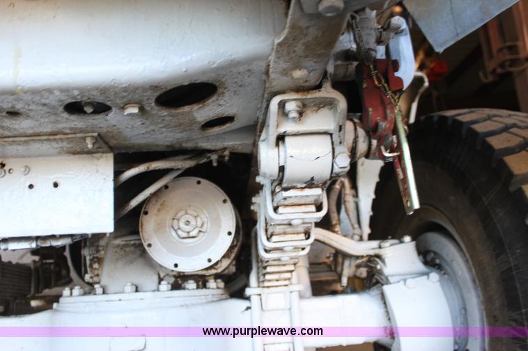 image for item F3420 1985 Am General M931 semi truck