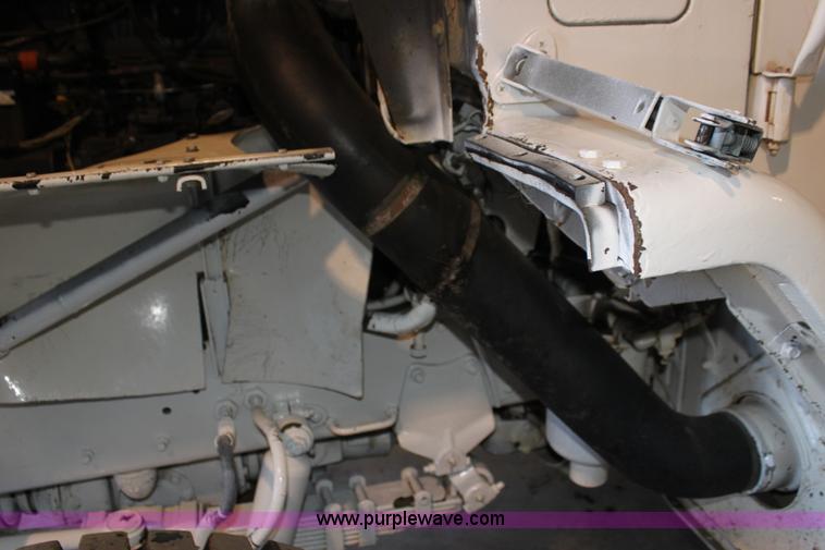 image for item F3420 1985 Am General M931 semi truck