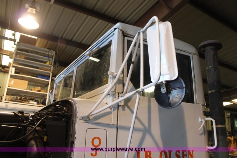 image for item F3420 1985 Am General M931 semi truck