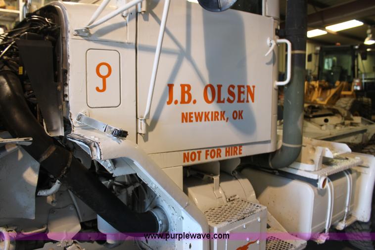 image for item F3420 1985 Am General M931 semi truck