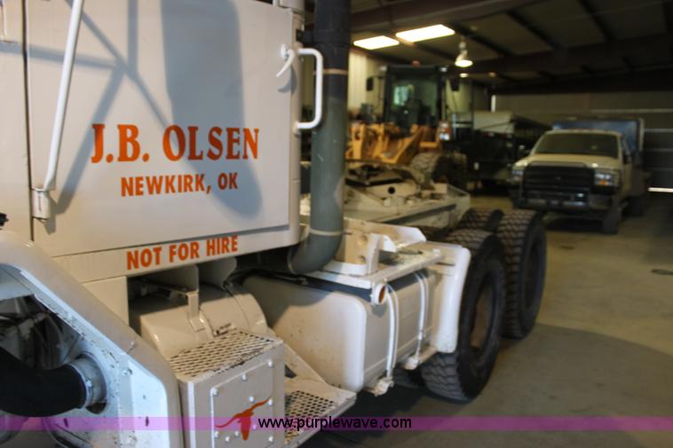 image for item F3420 1985 Am General M931 semi truck