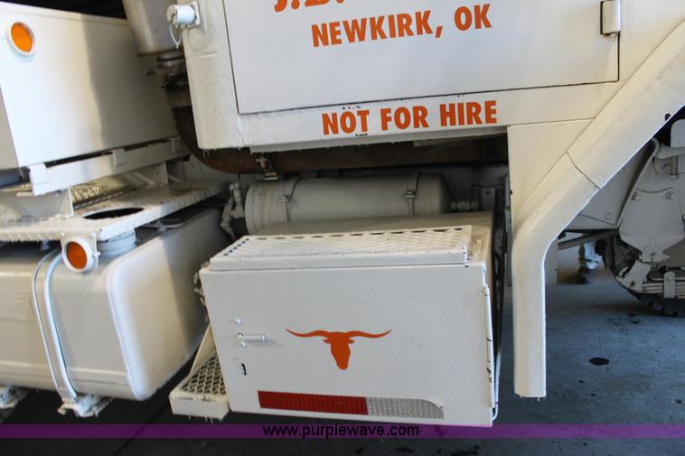 image for item F3420 1985 Am General M931 semi truck