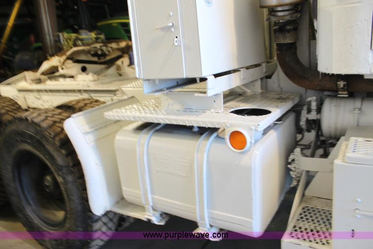 image for item F3420 1985 Am General M931 semi truck