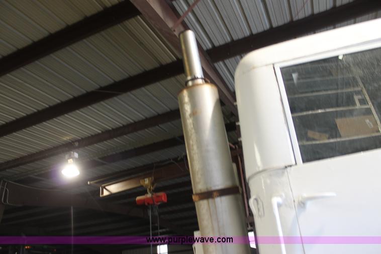 image for item F3420 1985 Am General M931 semi truck