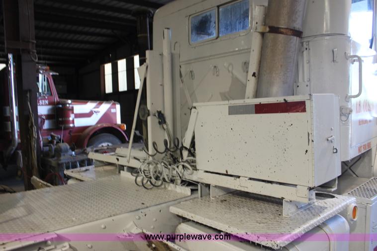 image for item F3420 1985 Am General M931 semi truck