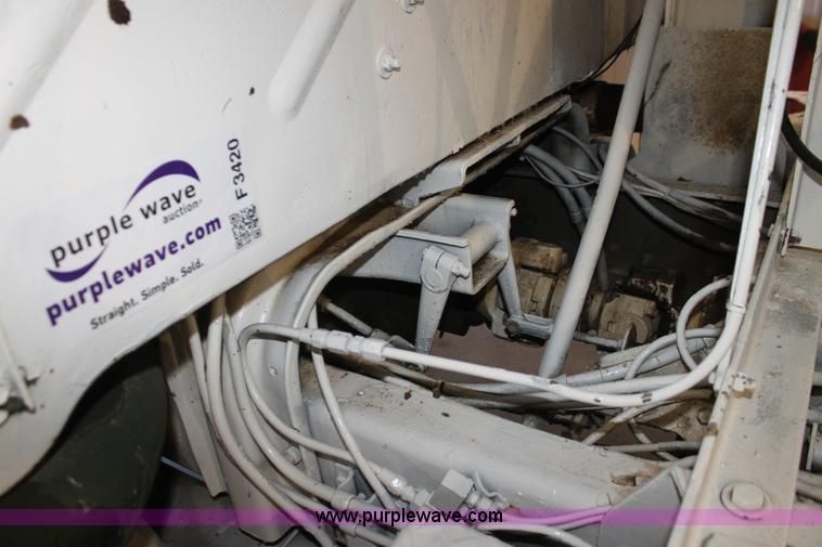 image for item F3420 1985 Am General M931 semi truck