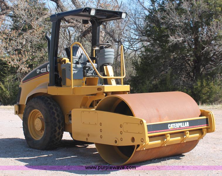 image for item H5719 2003 Caterpillar CS-433C single drum vibratory roller