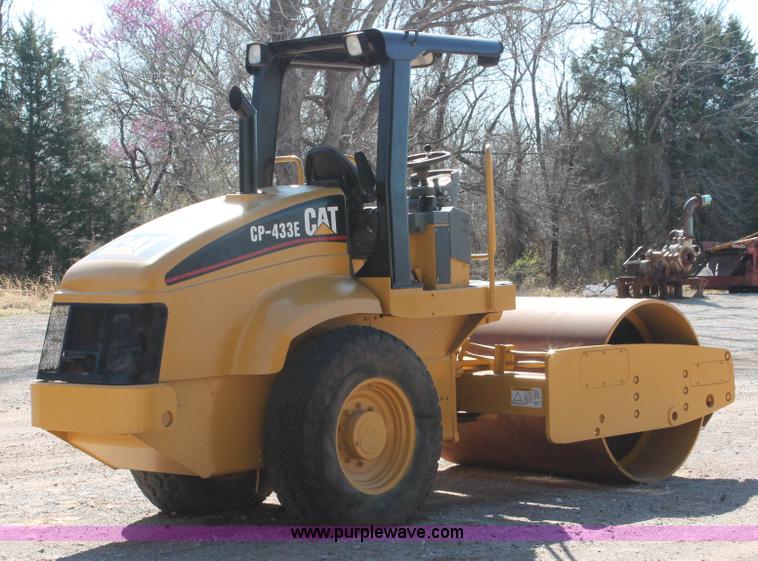image for item H5719 2003 Caterpillar CS-433C single drum vibratory roller