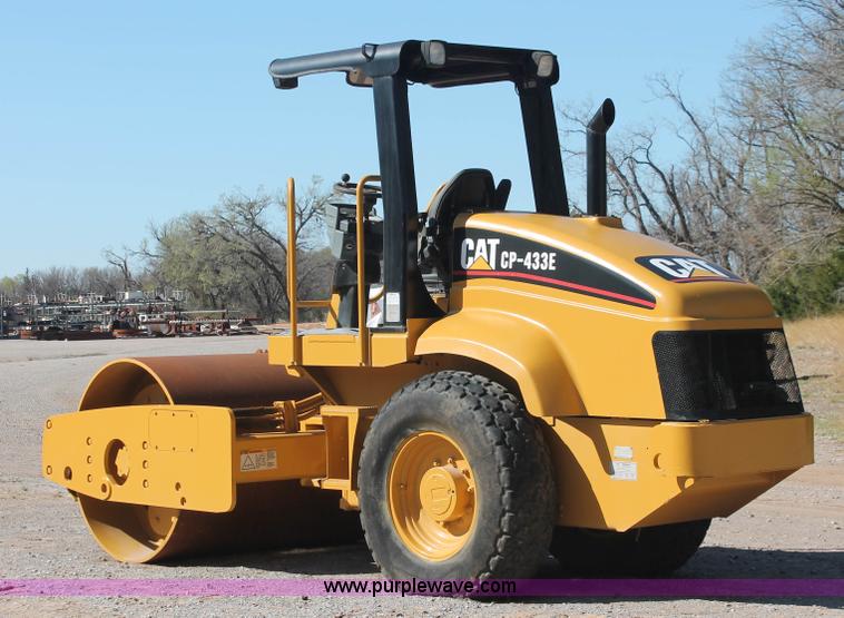 image for item H5719 2003 Caterpillar CS-433C single drum vibratory roller