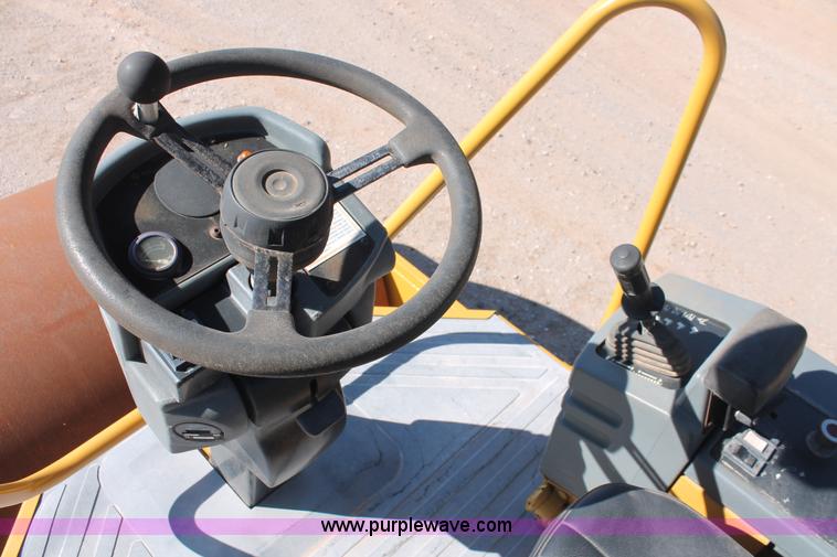 image for item H5719 2003 Caterpillar CS-433C single drum vibratory roller