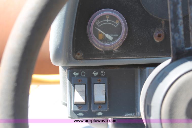 image for item H5719 2003 Caterpillar CS-433C single drum vibratory roller