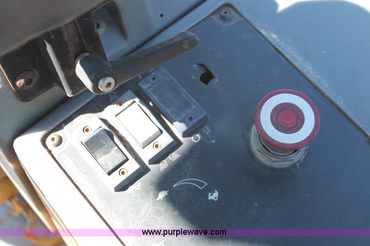 image for item H5719 2003 Caterpillar CS-433C single drum vibratory roller