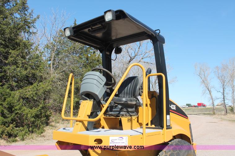 image for item H5719 2003 Caterpillar CS-433C single drum vibratory roller