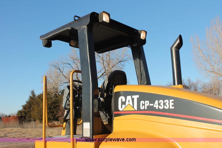 image for item H5719 2003 Caterpillar CS-433C single drum vibratory roller