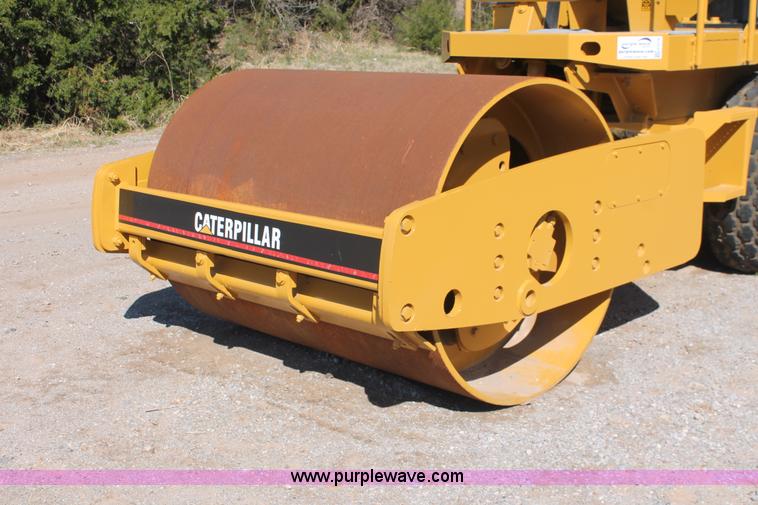 image for item H5719 2003 Caterpillar CS-433C single drum vibratory roller