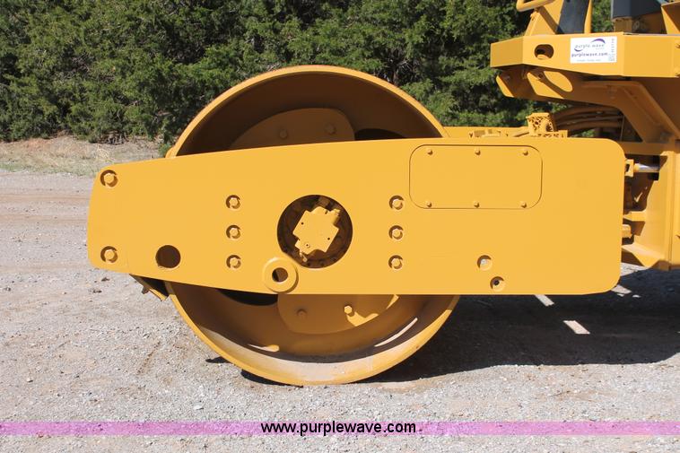 image for item H5719 2003 Caterpillar CS-433C single drum vibratory roller