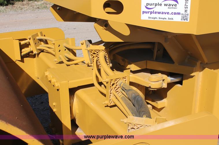 image for item H5719 2003 Caterpillar CS-433C single drum vibratory roller