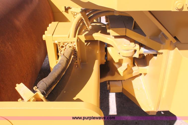image for item H5719 2003 Caterpillar CS-433C single drum vibratory roller