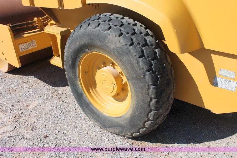 image for item H5719 2003 Caterpillar CS-433C single drum vibratory roller