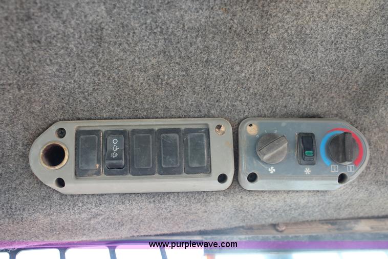 image for item H5949 2000 Bobcat 873 skid steer