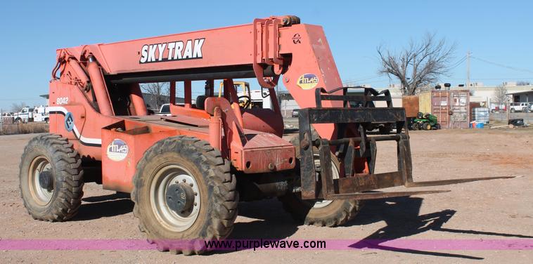 image for item H5951 2002 Sky Trak 8042 telehandler