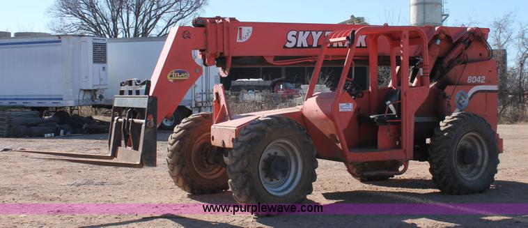 image for item H5951 2002 Sky Trak 8042 telehandler